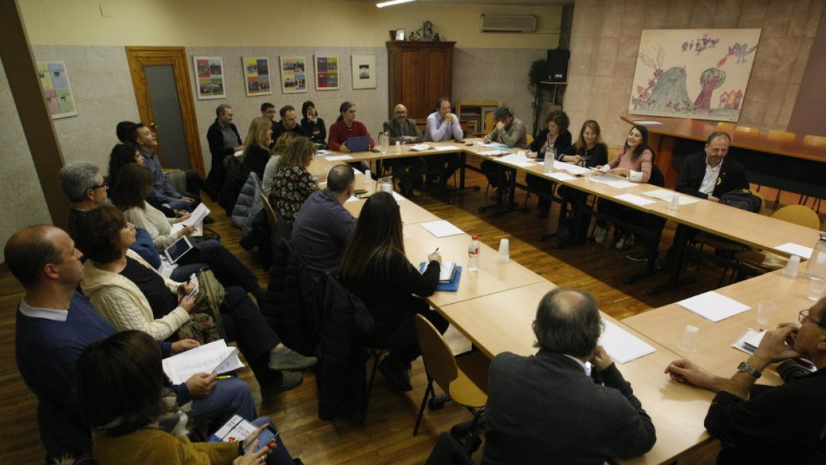 La reunió d’ahir del consell escolar municipal.