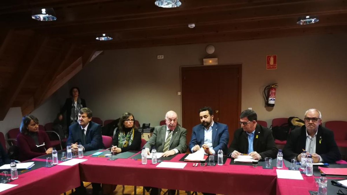 Imatge de la reunió de treball sobre la residència de Les.