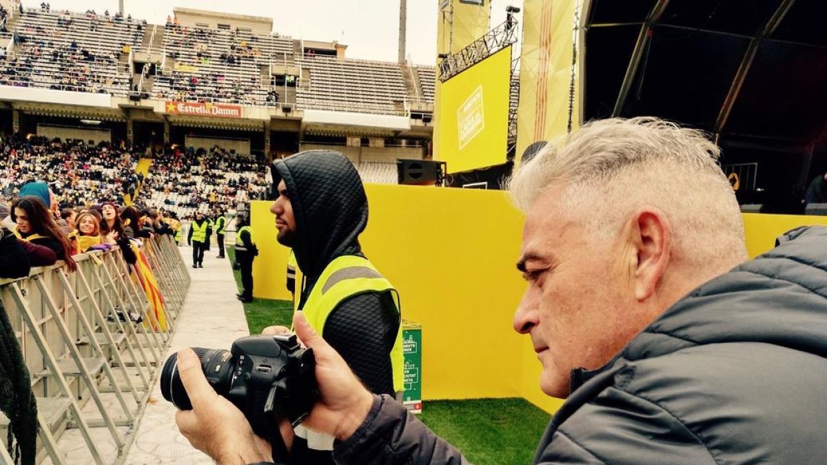 Hector Suñol, durant la filmació del documental en un concert.