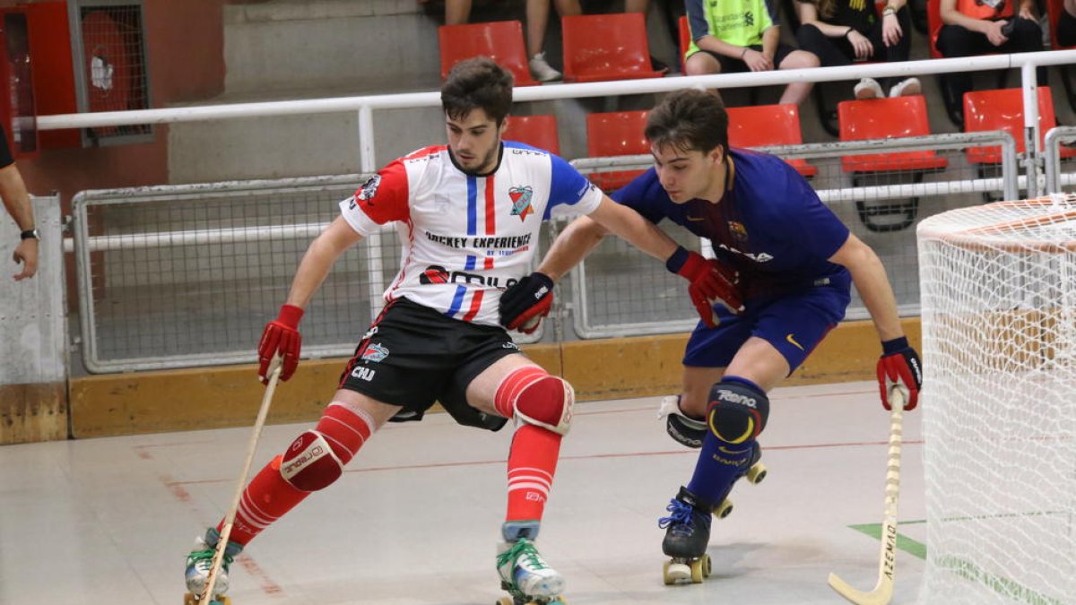 Una jugada del partido que enfrentó ayer al Juneda contra el Barça B.
