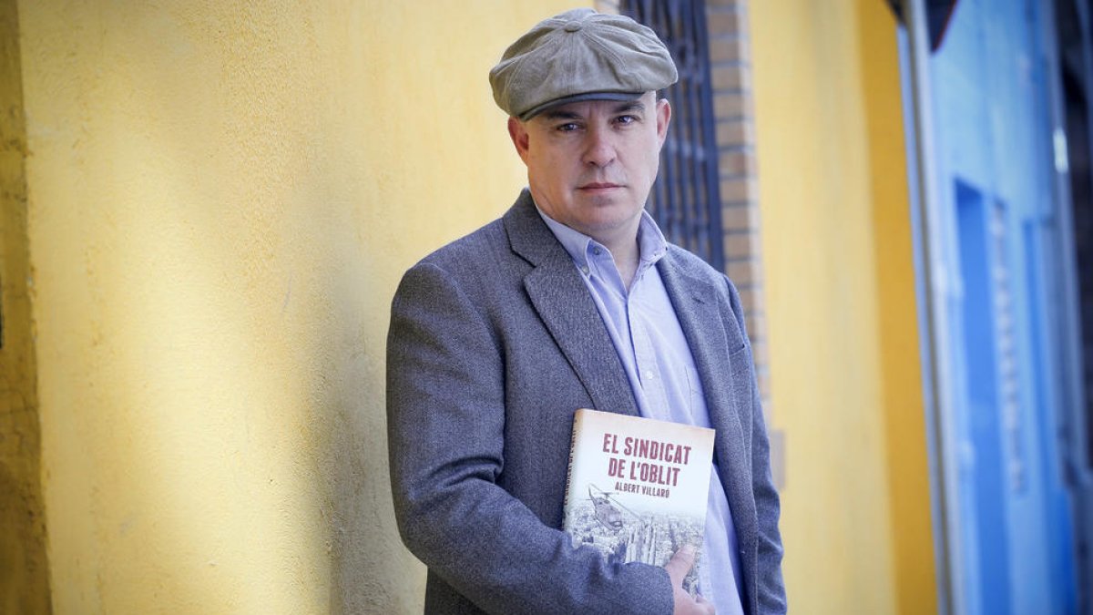 República Catalana - Villaró torna a la Catalunya ucrònica d’Els ambaixadors per a una nova missió de mossèn Farràs a El sindicat de l’oblit, amb la República Catalana en perill.