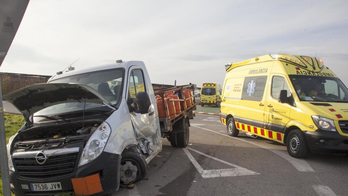 Herido al chocar una camioneta y una furgoneta en la C-53 en La Fuliola