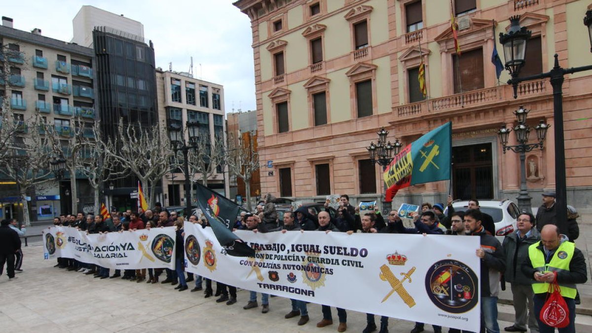 La protesta tuvo lugar ante la subdelgación del Gobierno central en Lleida.