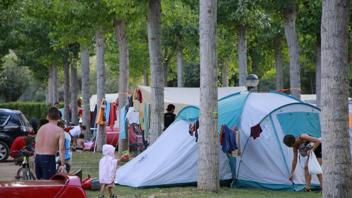 Imagen de archivo de un camping de la Noguera en verano.