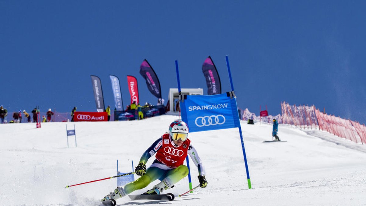 Júlia Bargalló logró ayer su segundo título estatal en Sierra Nevada.
