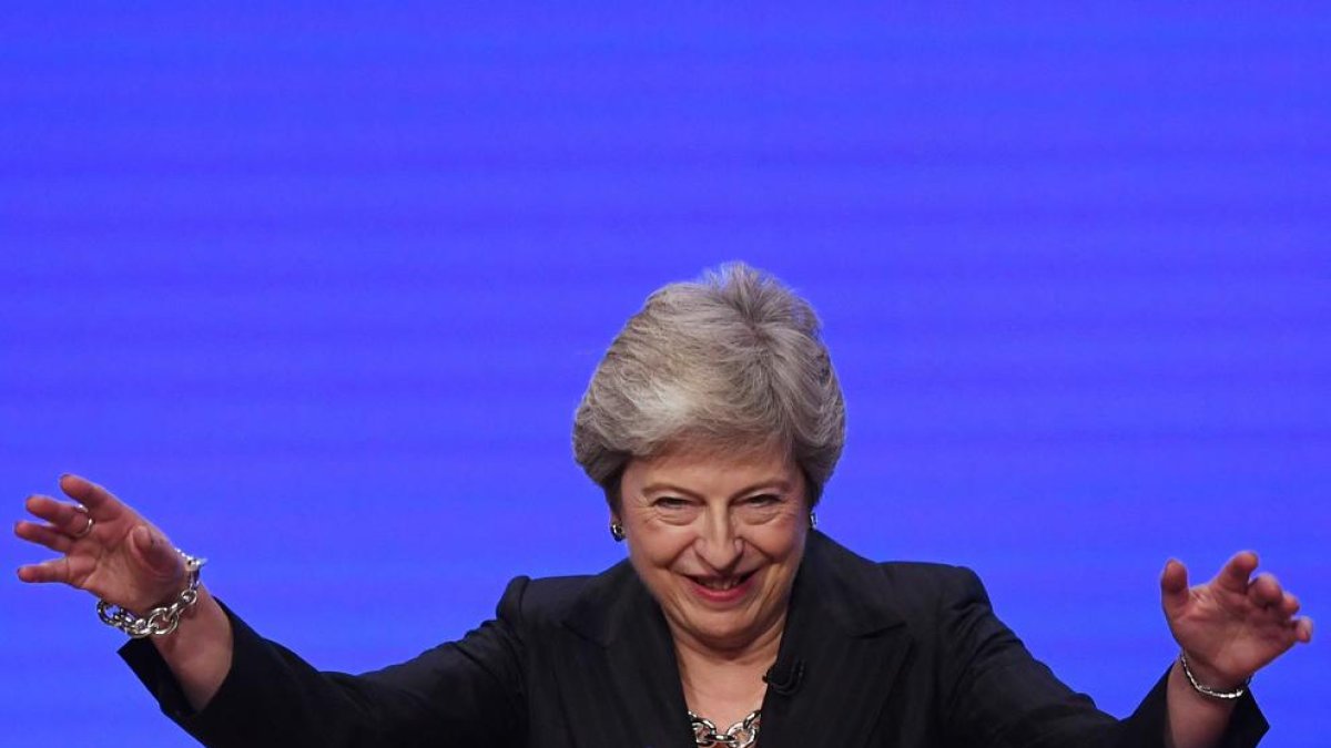 La primera ministra britànica, Theresa May, ahir.