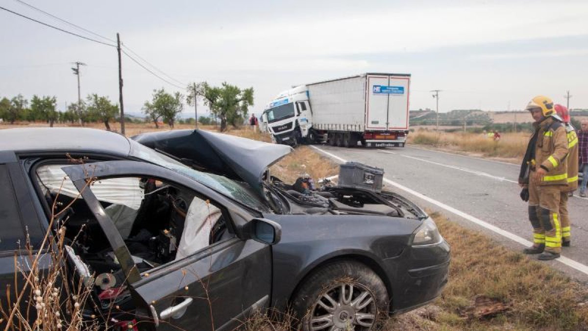 El camió va fer la tisora a la via i va bloquejar la circulació durant prop de tres hores.
