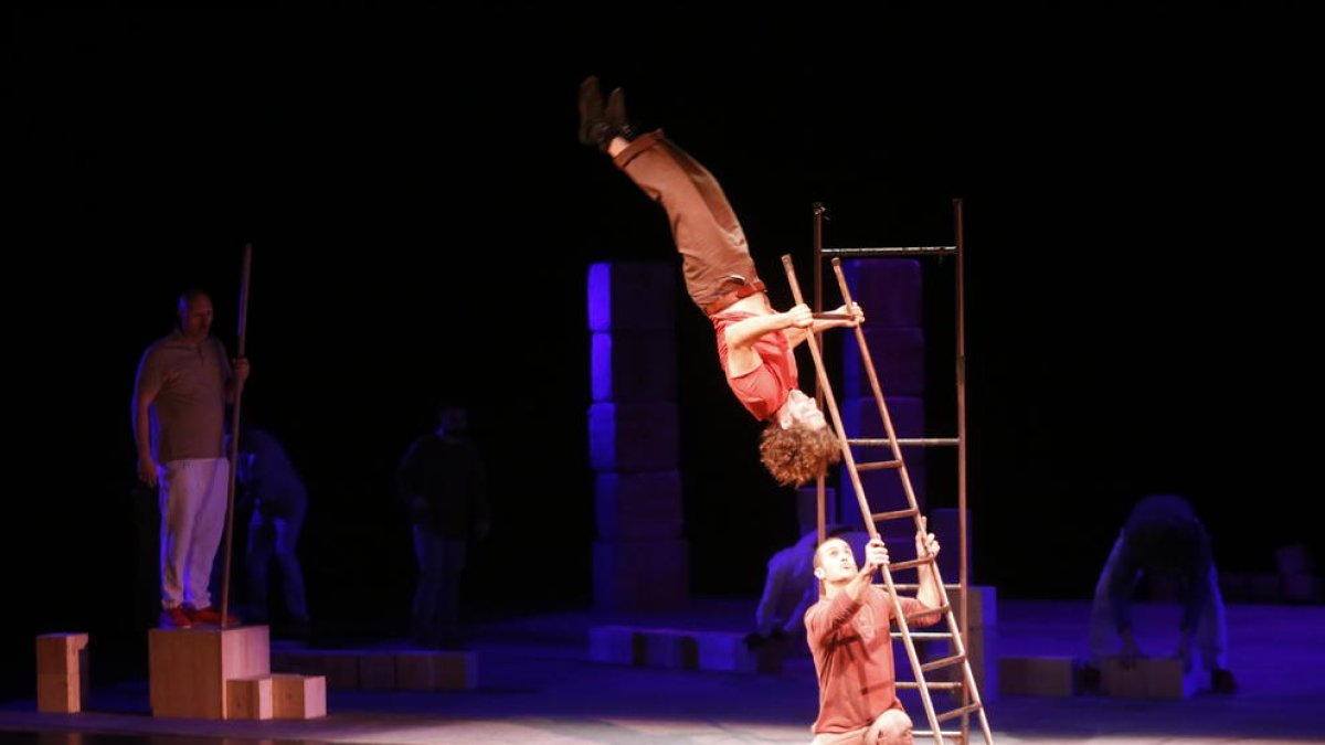 Circ, música i humor per culminar el programa nadalenc de la Llotja