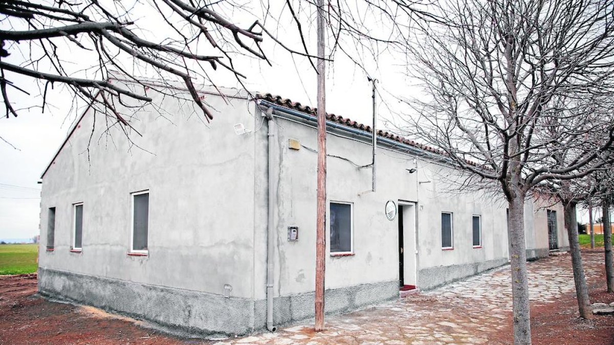 Instal·lacions - Els centres i pisos tutelats han de tenir les instal·lacions adequades per garantir el benestar dels menors que acullen. Els habitatges han de comptar amb una cuina, un saló i habitacions individuals o de dos places. En el cas d ...