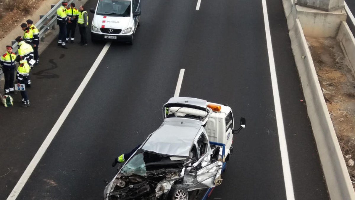 Imatge del vehicle, que es va precipitar sobre l’A-7.
