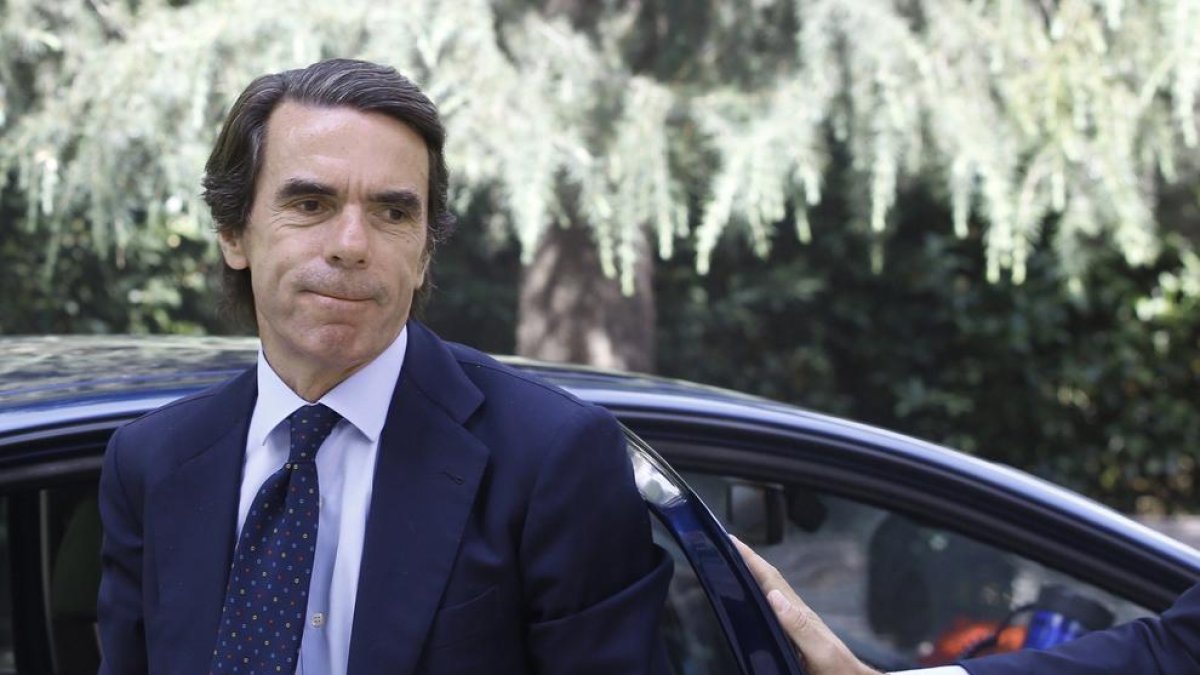 Aznar critica a los candidatos del PP que quieren enterrar su etapa.