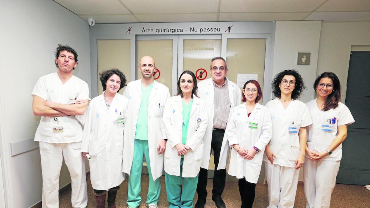 Equip multidisciplinari - L’equip està format per Jordi Escoll, José Enrique Sierra, María Rufas, Carlos Cerdan i Núria Mestres, cirurgians; Ingrid Penagos i Estefania Vall, anestesistes; Cristina Moreno i Cristina Domínguez, nutricionistes, ...