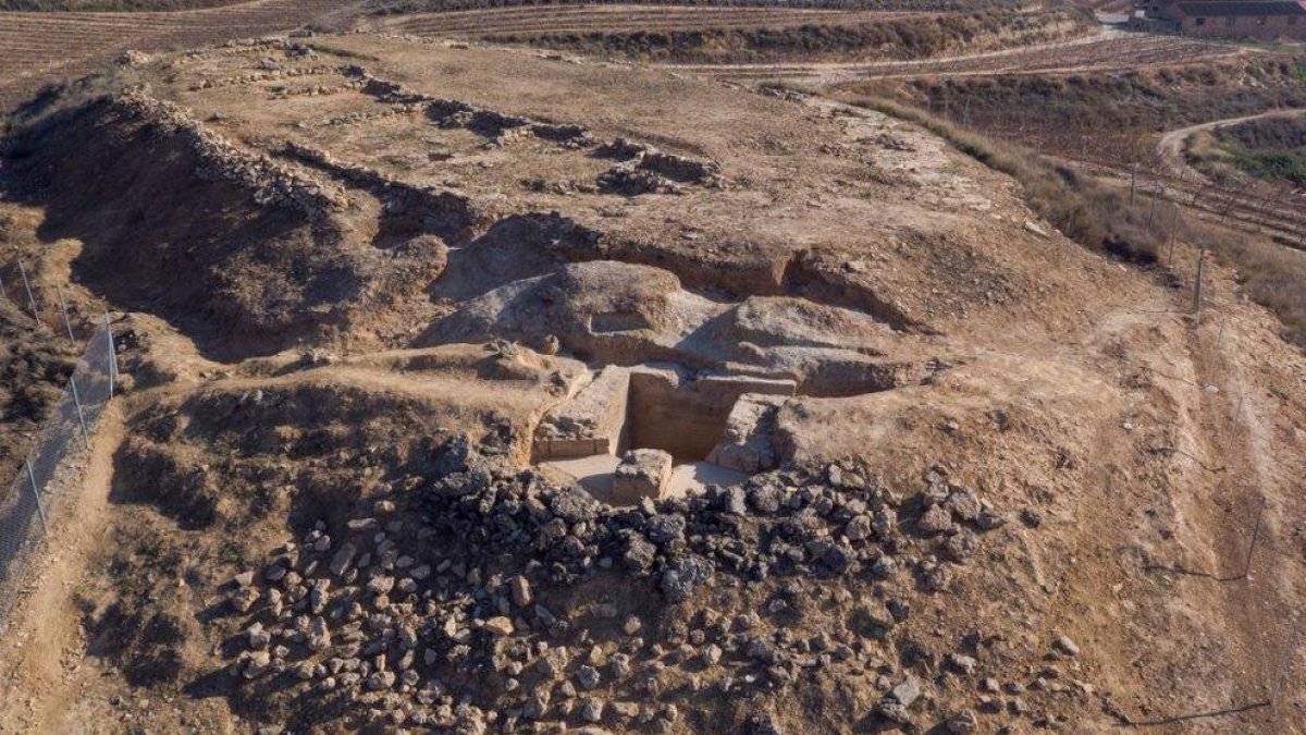 Un niu de metralladores volat i part d’una trinxera al poblat de Genó, a Aitona.