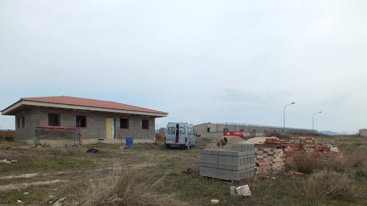 El equipamiento está abandonado tras 12 años sin entrar en uso.