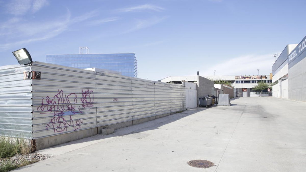 Els dos joves van entrar al recinte després d’escalar per la façana posterior.