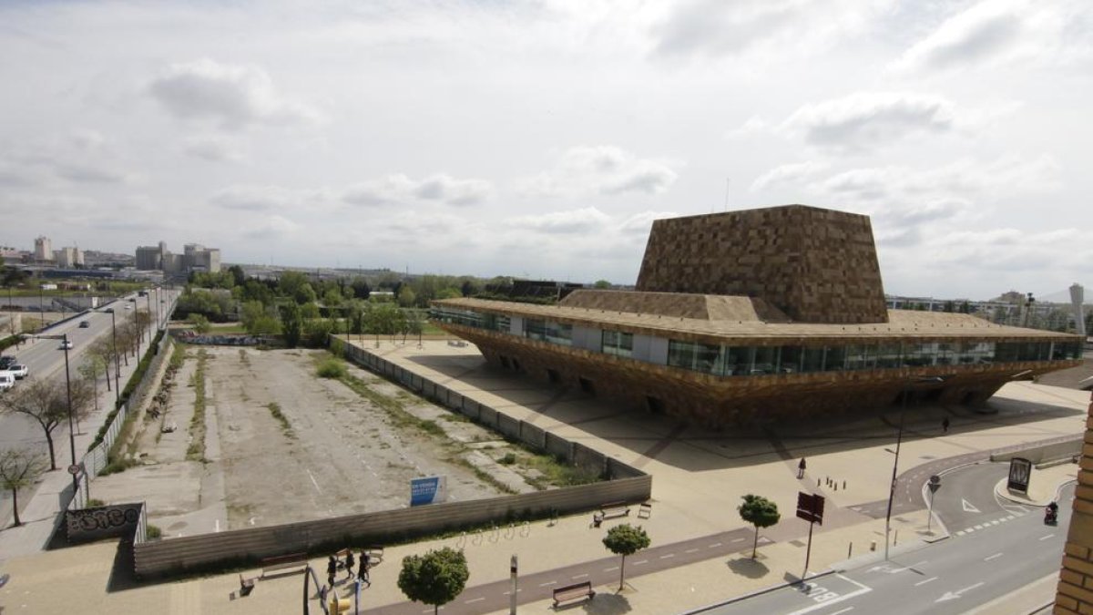 Vista del solar annex a la Llotja.