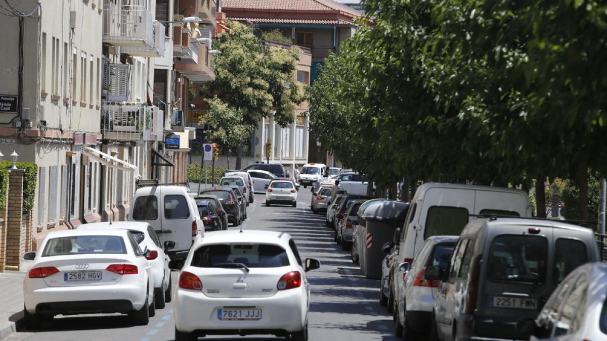 Tram del carrer Ramón y Cajal en el qual se suprimiran vint aparcaments per fer el carril bici.