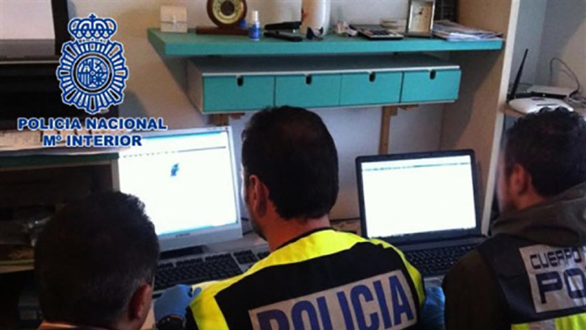 Agentes de la Policía Nacional que actuaron en esta operación.