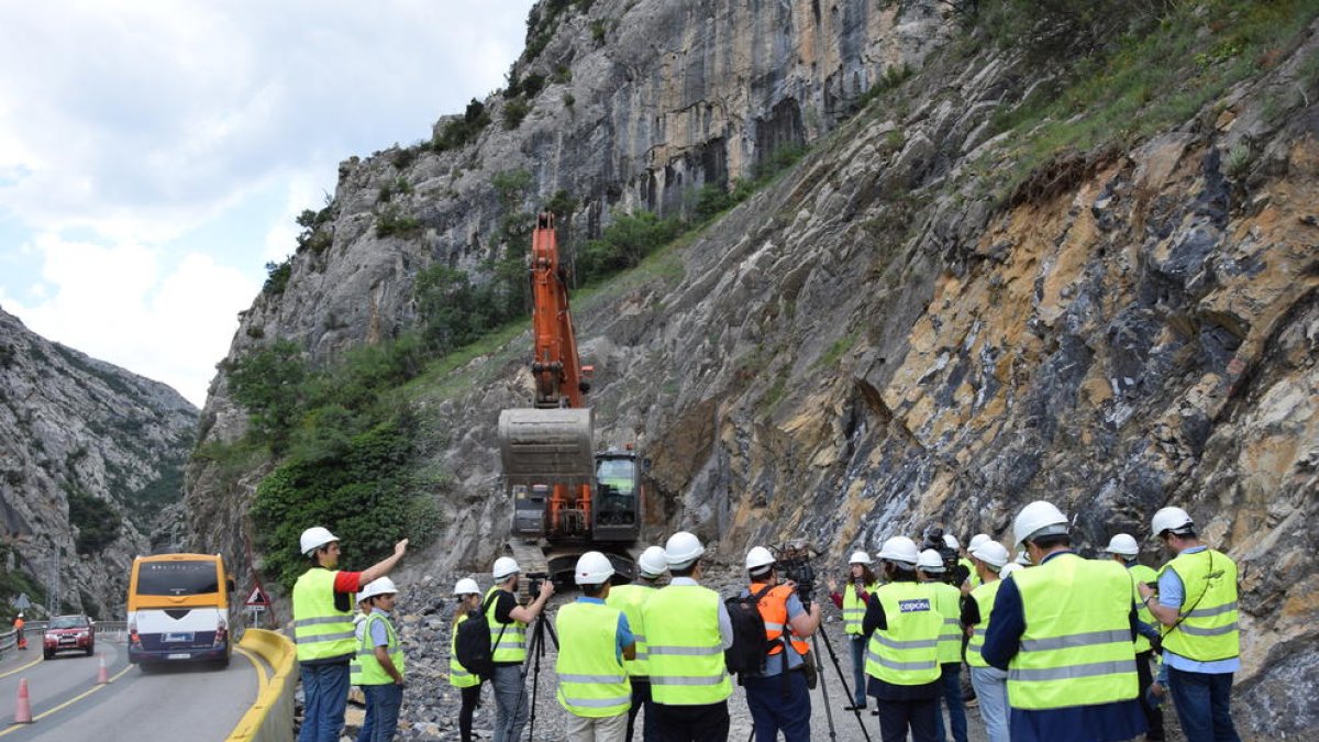 Visita a la C-14 a Organyà, on va començar la perforació del túnel de Tres Ponts.