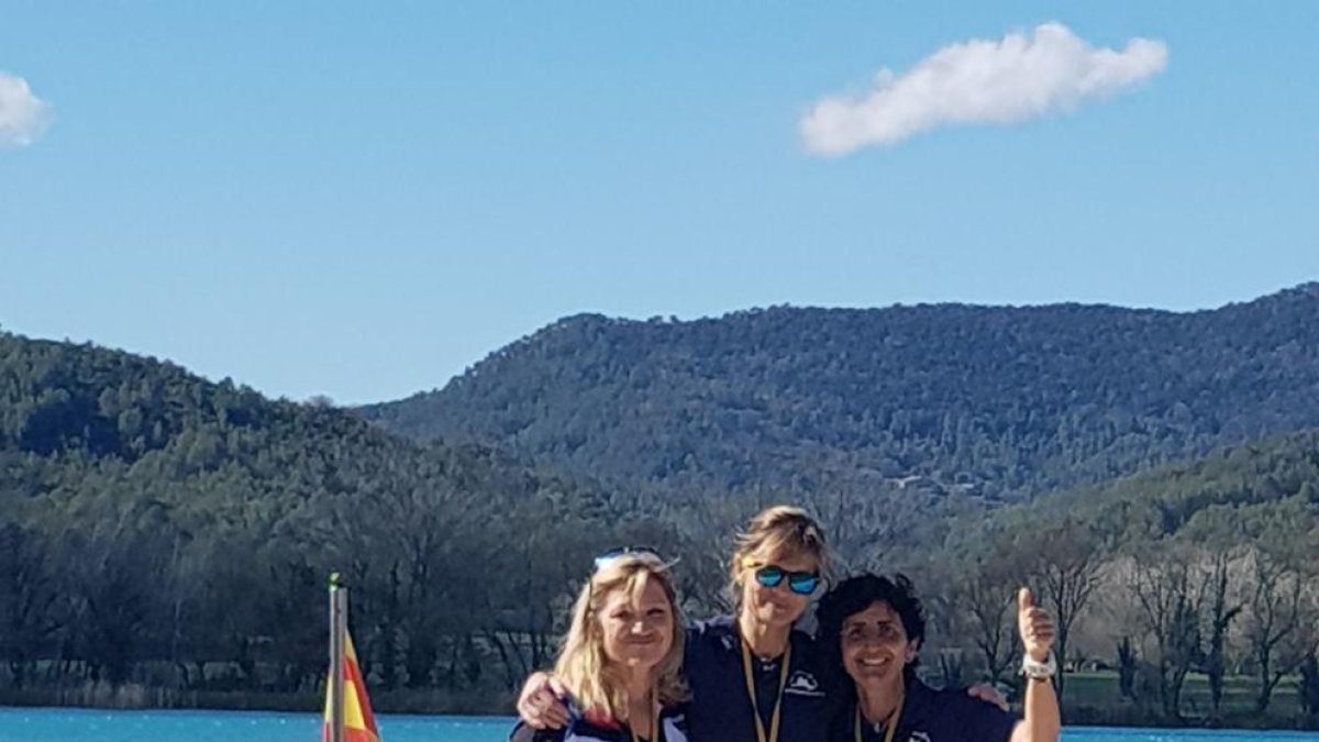 El podi amb les lleidatanes del Club Kayak Mitjana Arias i Herrera.