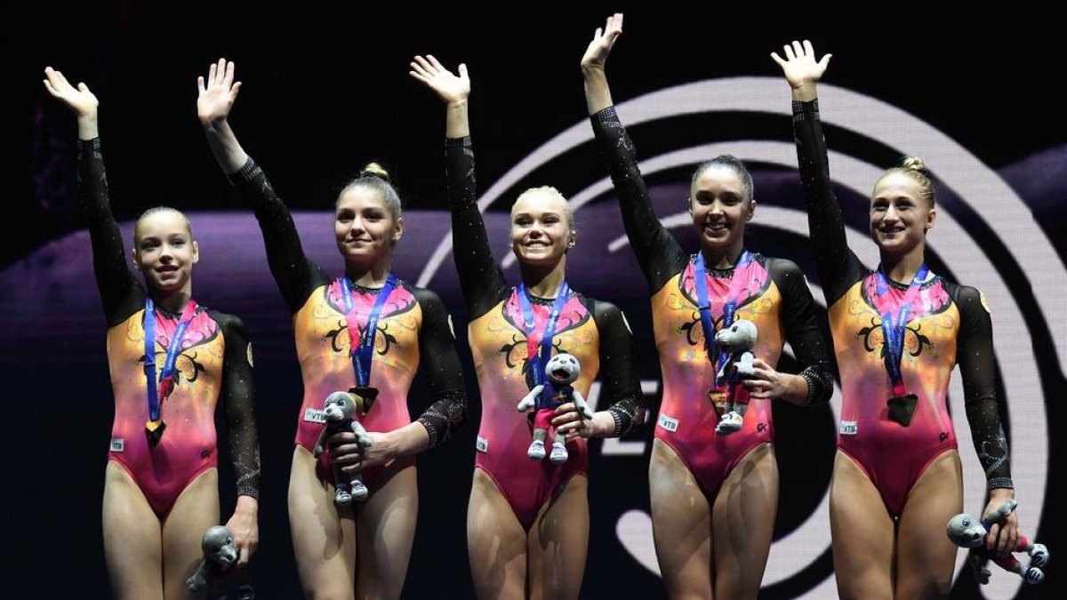 El equipo ruso de natación sincronizada se hizo con la medalla de oro en el ejercicio de rutina libre.