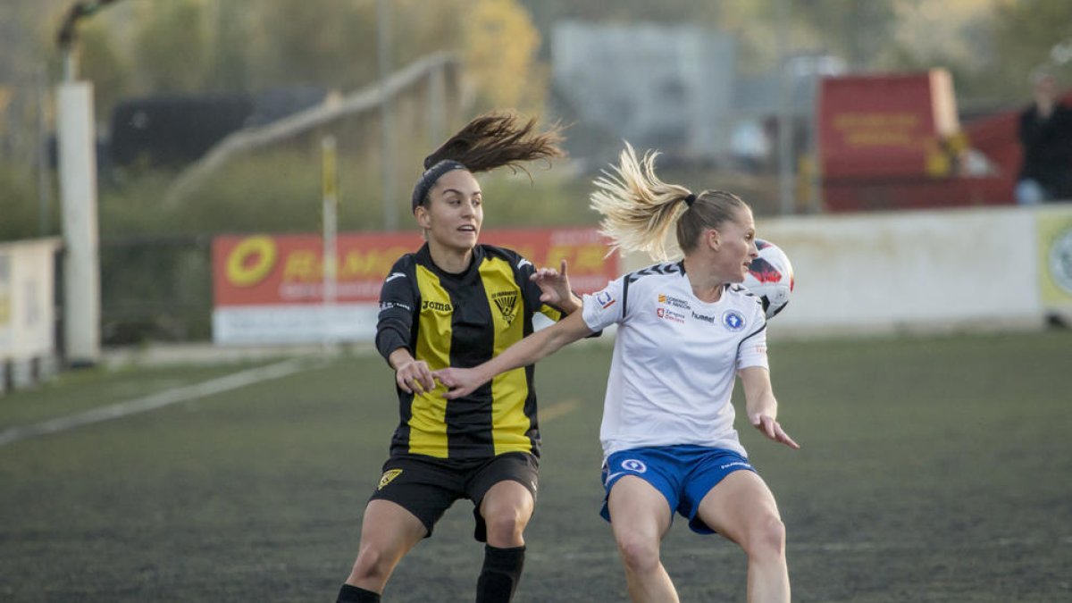 Una acció del partit d’ahir entre l’AEM i el Mallorca Toppfotball.