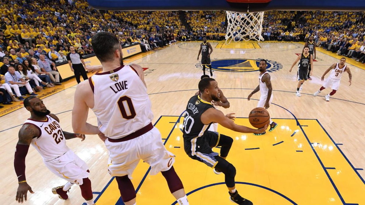 Els Warriors posen el 2-0 amb un gran Curry