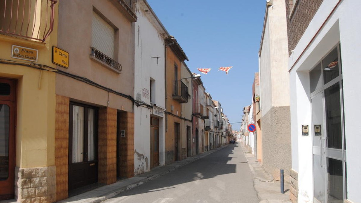 Obras en el carrer Nou  -  El consistorio adjudicará en breve la reforma del carrer Nou con la previsión de que esté lista antes de terminar el año. La reforma, con un presupuesto de 375.000 euros, se llevará a cabo por tramos y tendrá como o ...