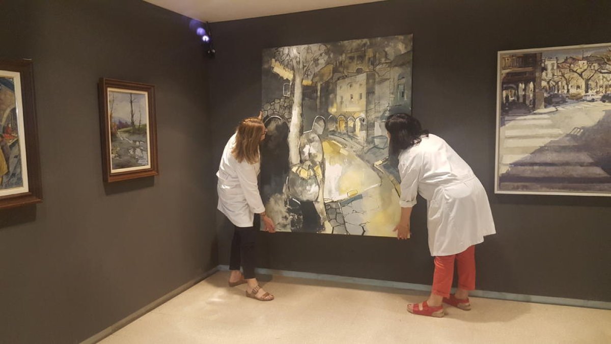 Técnicos del Museu de la Noguera ultimaban ayer el montaje de la exposición, que se inaugurará hoy.