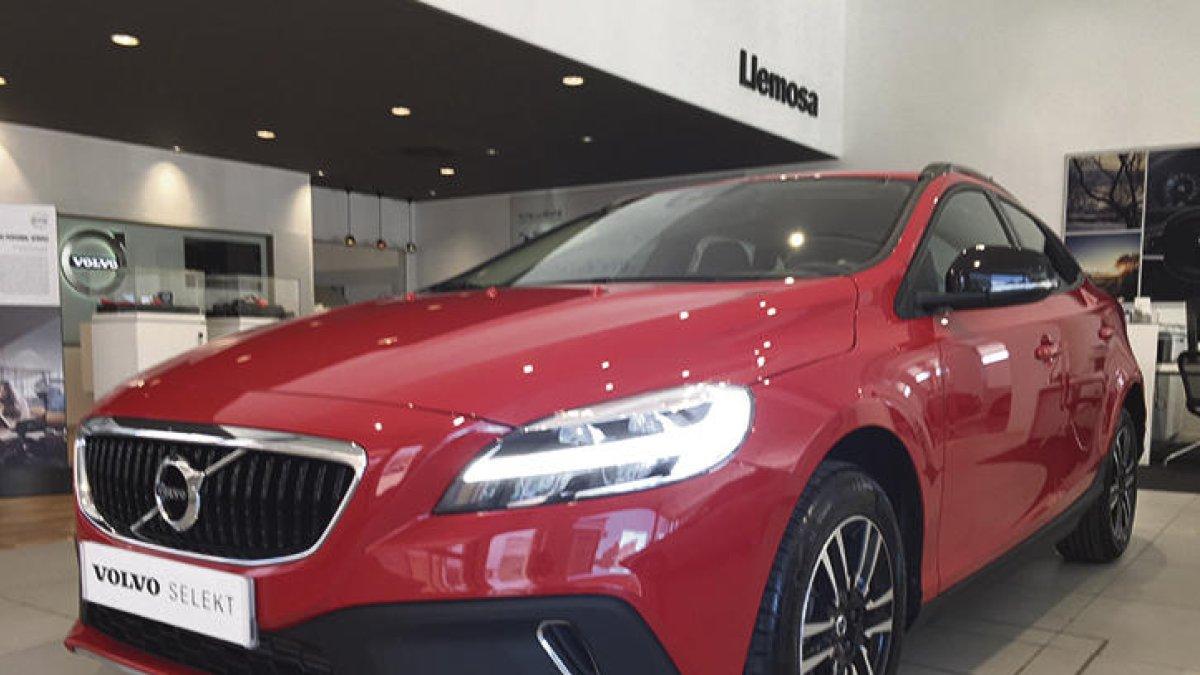 VOLVO v40 cross country