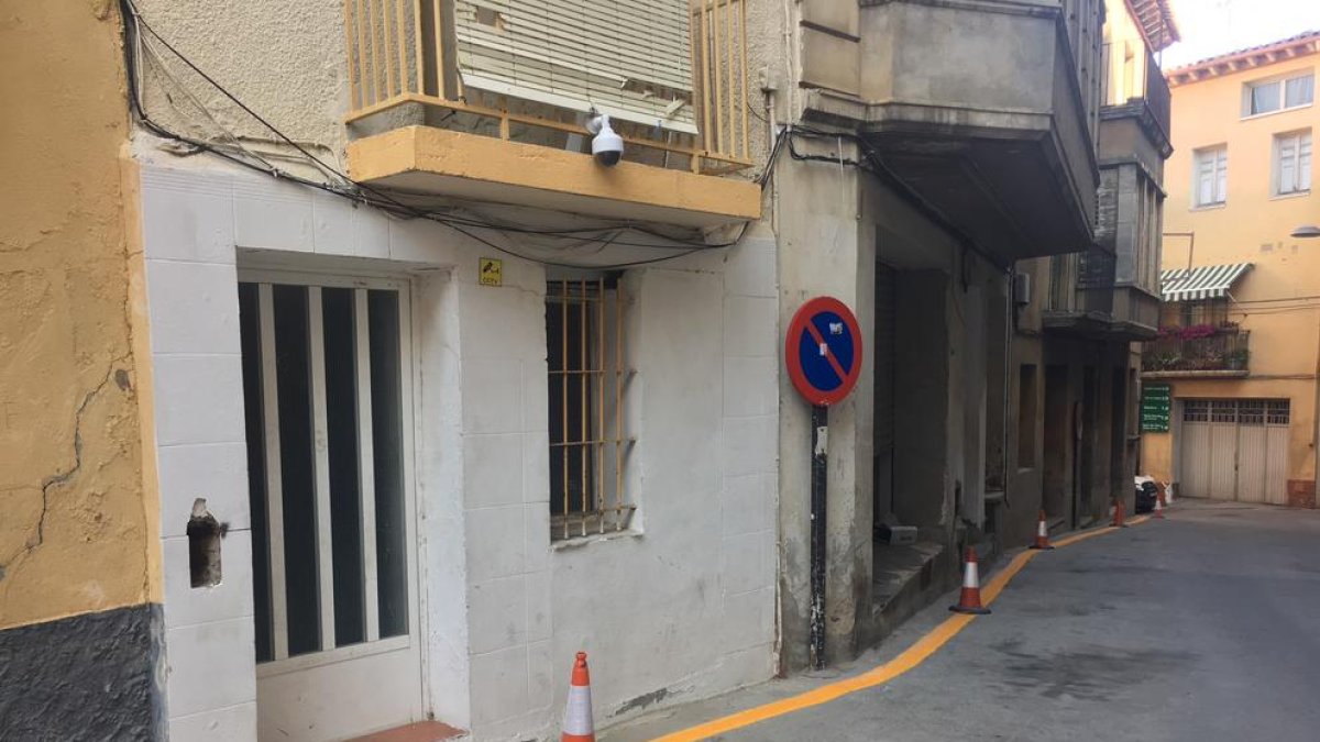 El carrer Redorta, en què s’ha prohibit aparcar en un lateral.