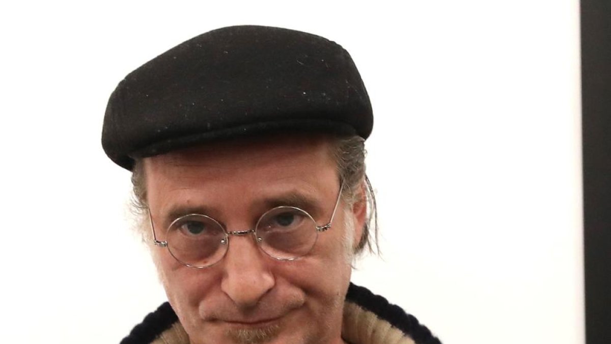 L’artista Santiago Sierra.