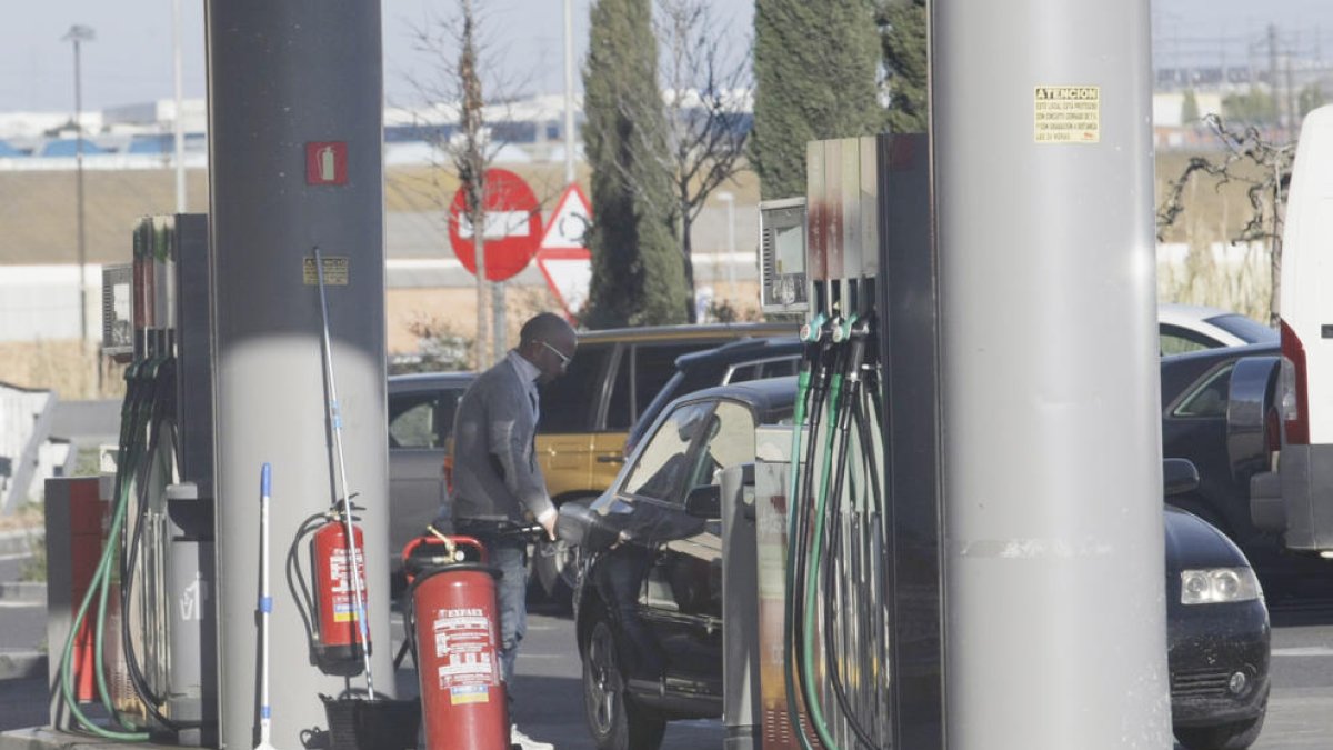 Imatge d’arxiu d’una estació de servei a la província de Lleida.