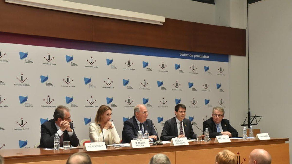 La consellera Chacón, Fernández  y Castells inauguraron el curso.