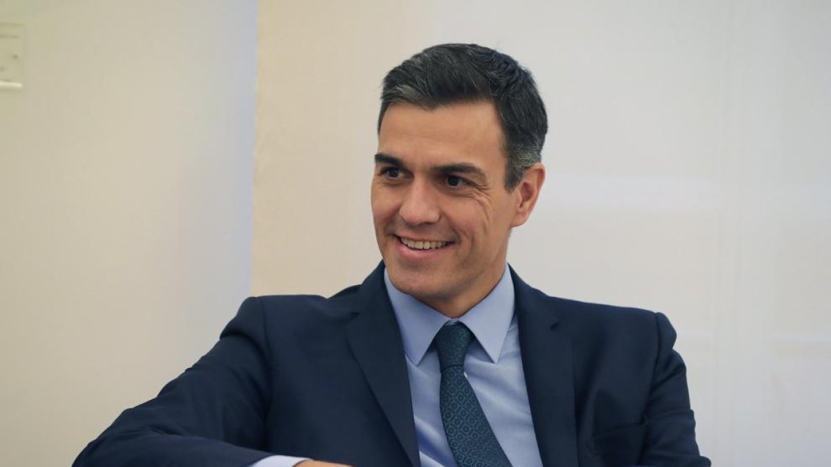 El CIS continua donant la victòria al PSOE i no preveu la irrupció de Vox
