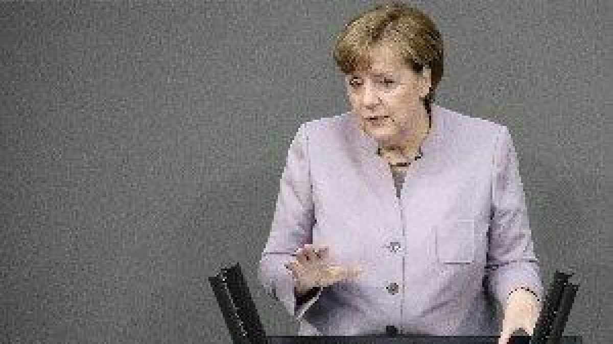 Les bases socialdemòcrates avalen un nou govern de Merkel a Alemanya