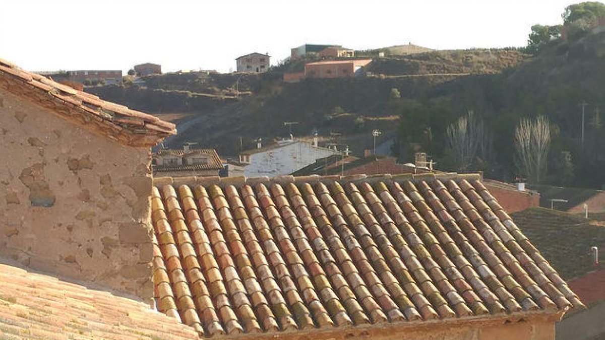 Vista de la teulada que s’ha restaurat de l’església.