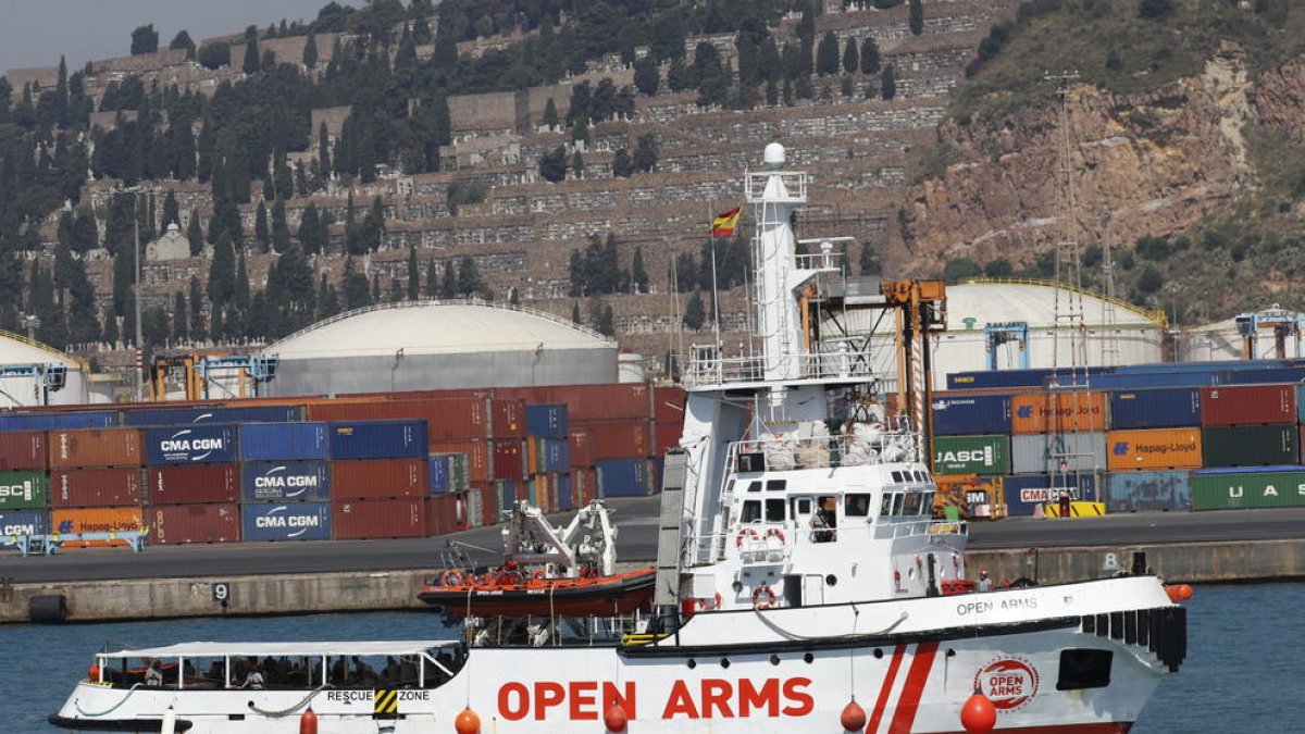 El Open Arms, ayer, a su llegada al puerto de Barcelona.