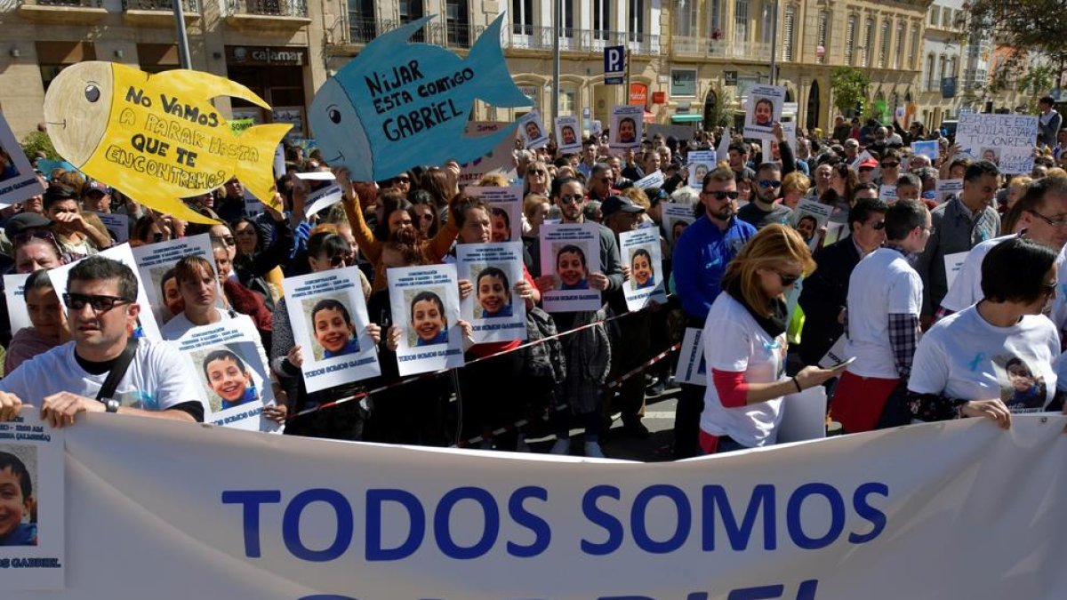 Manifestants en suport als pares de Gabriel, el nen desaparegut a Las Hortichuelas de Níjar.