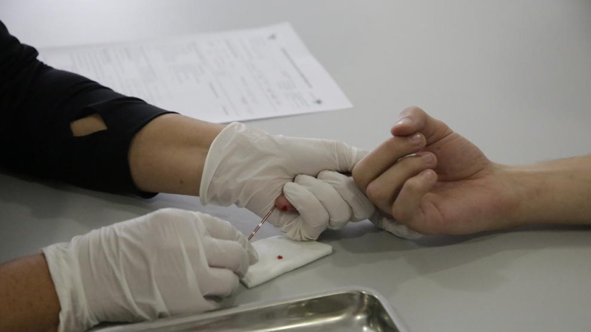 Una de las pruebas rápidas que llevó a cabo Antisida.