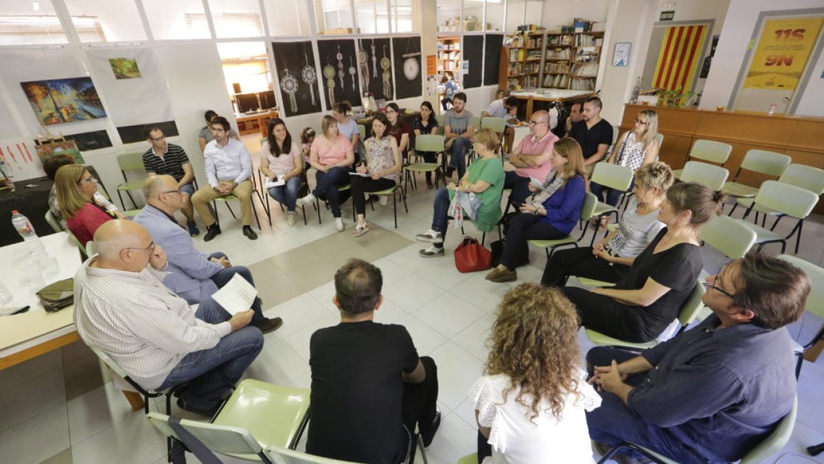 Una de las reuniones de la asociación de vecinos de Cappont