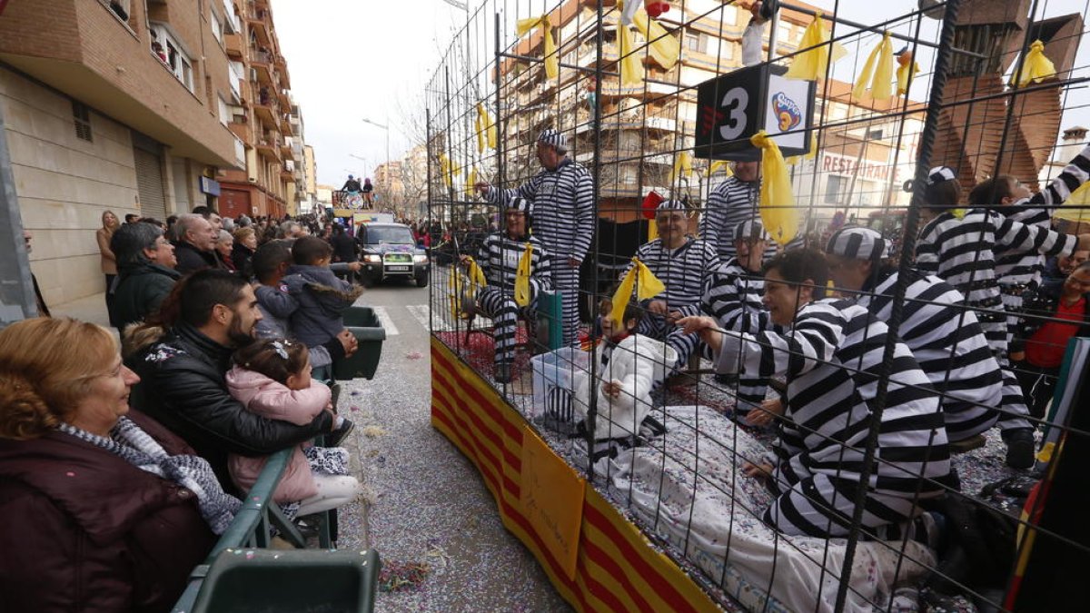 Una carroza sobre la situación política en Catalunya.