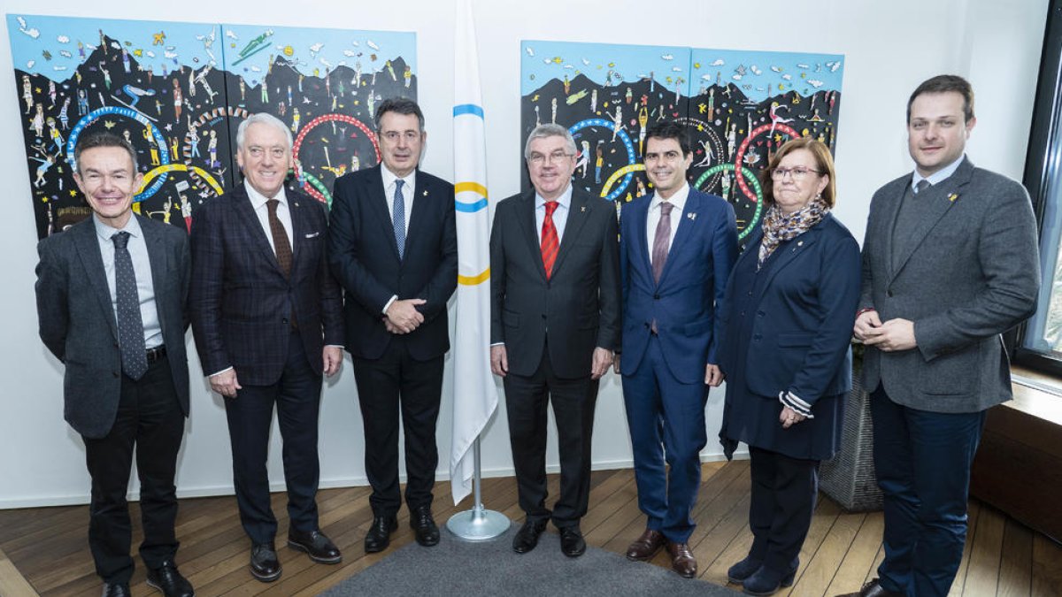 Rosa Maria Perelló, ayer junto al resto de presidentes provinciales y Thomas Bach en la sede del COI.