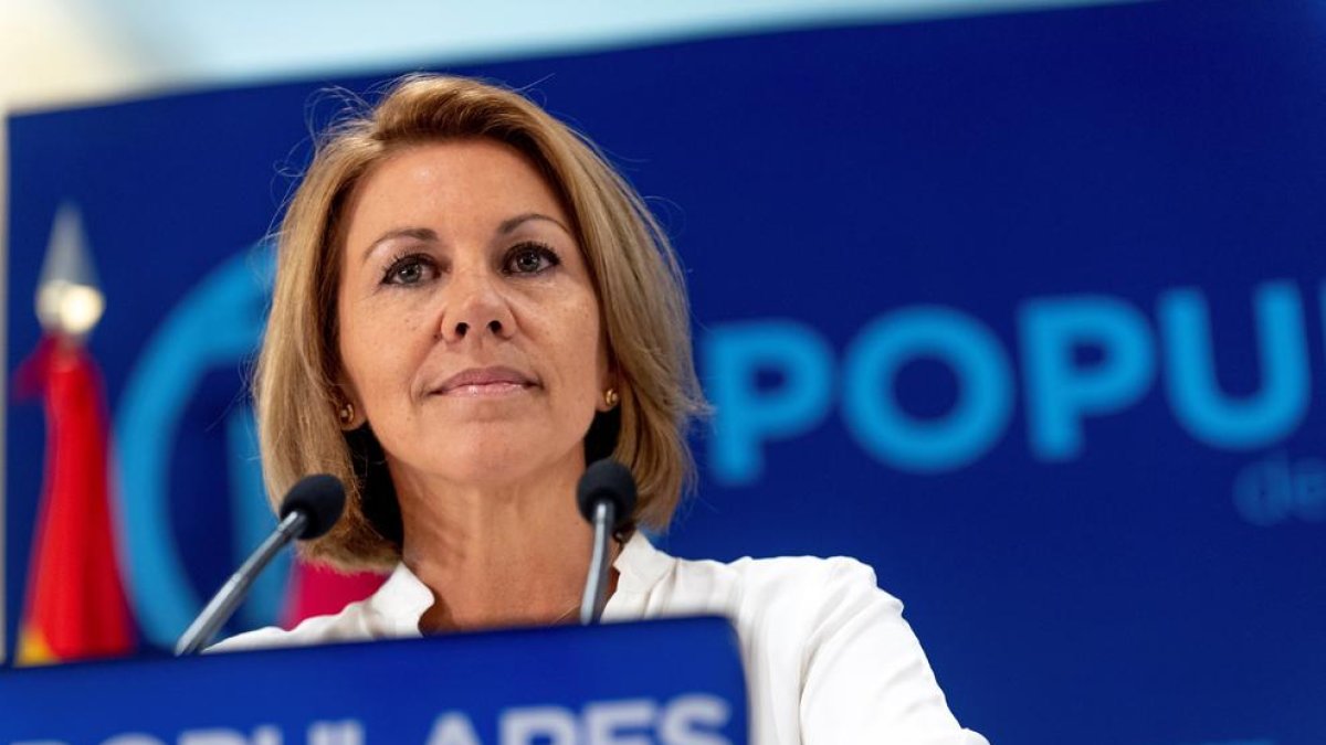 Cospedal deja su escaño para liberar el PP 'de cualquier ataque'