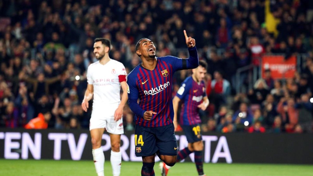 Malcom, que se retiró al final lesionado, celebra su gol, el tercero de ayer del equipo ante la Cultural.