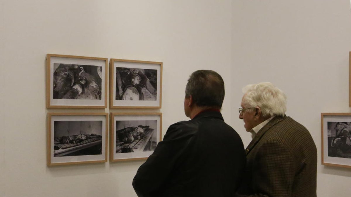 El Museu Morera exhibeix fins al dia 21 una exposició de fotografies de la Guerra Civil a Lleida.