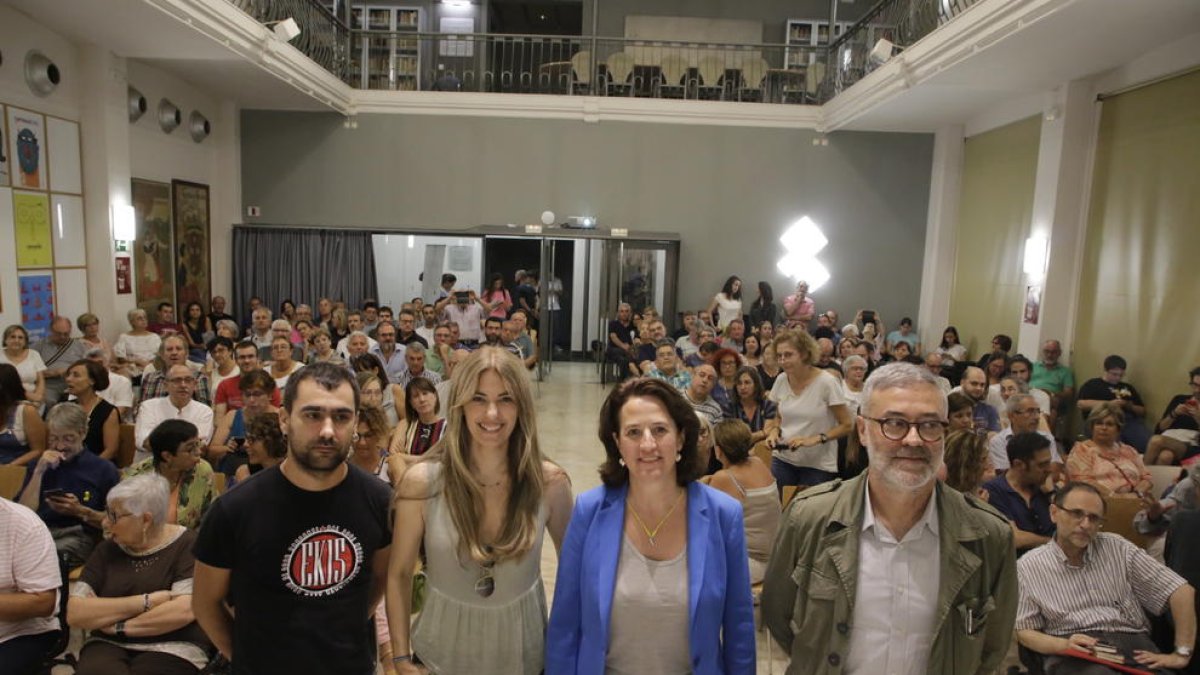 Joan Teran, Anna Arqué, Elisenda Paluzie i Carles Riera, al debat que va convocar Endavant.