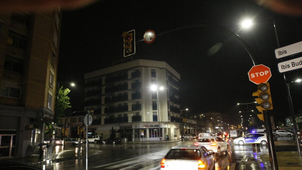 El apagón provocó retenciones y problemas de tráfico en Baró de Maials.