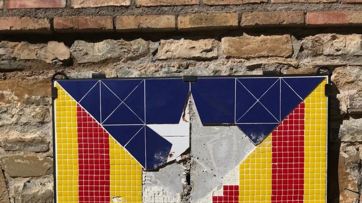 Trenquen el mosaic de l'estelada de la Pobla de Segur