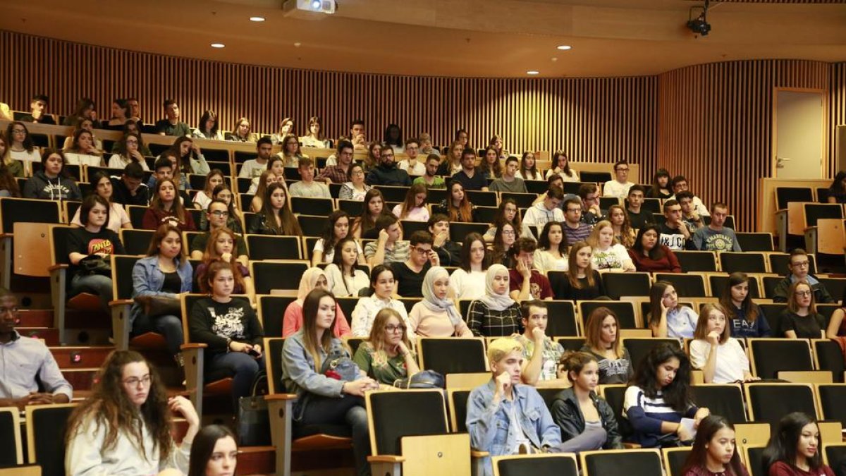 Imatge d’arxiu d’alumnes al campus de Cappont.